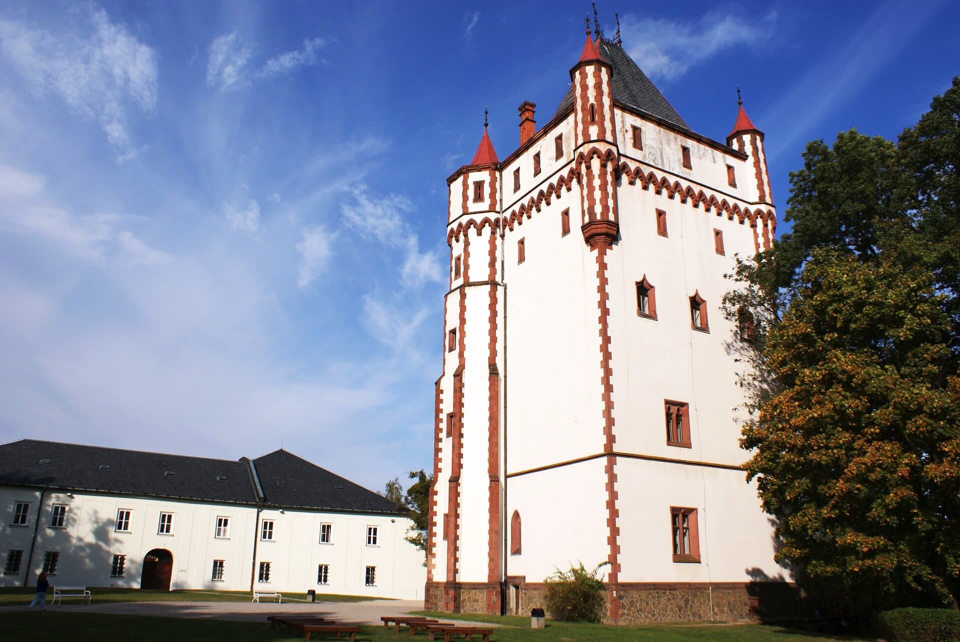 Bílá věž zámku Hradec nad Moravicí